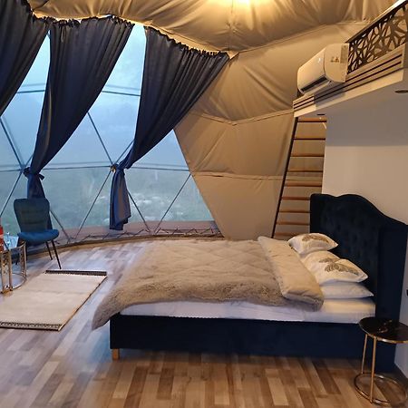 Отель Sun Garden Glamping Domes Кэлимэнешти Экстерьер фото