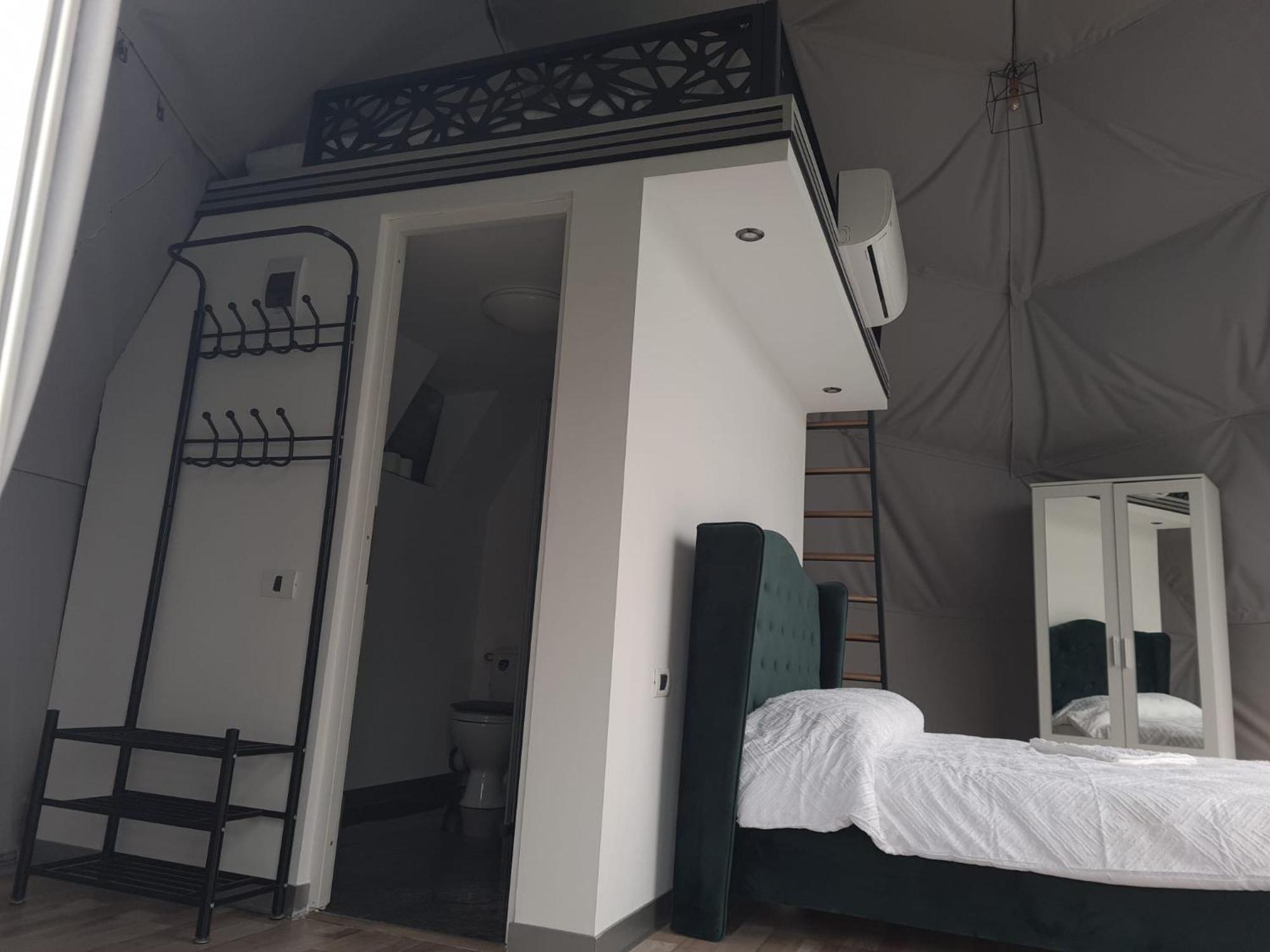 Отель Sun Garden Glamping Domes Кэлимэнешти Экстерьер фото