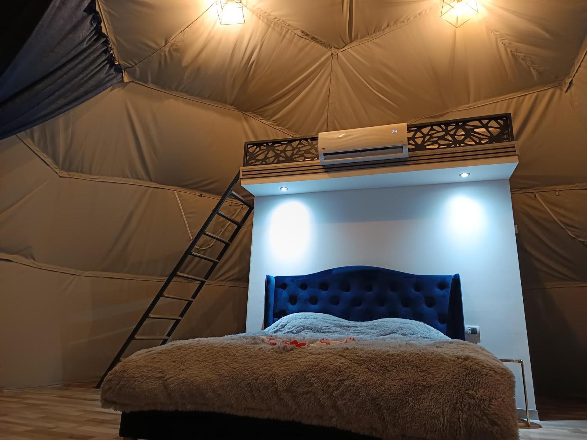 Отель Sun Garden Glamping Domes Кэлимэнешти Экстерьер фото